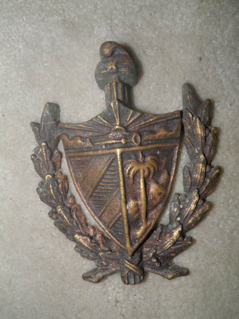 Cuban heraldic bronze plaque of Cuba-Cuban institution: Cuban institution bronze plaque .size: 5.5"h x 4.5"w , shipping in US $45