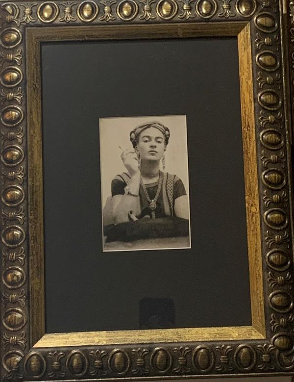Frida Kahlo . Silver Platinium Gel. Photography.: Frida Kahlo . Silver Platinium Gel. Photography. Size:6"H X 4"w. come with frame shipping in US $99.00 .