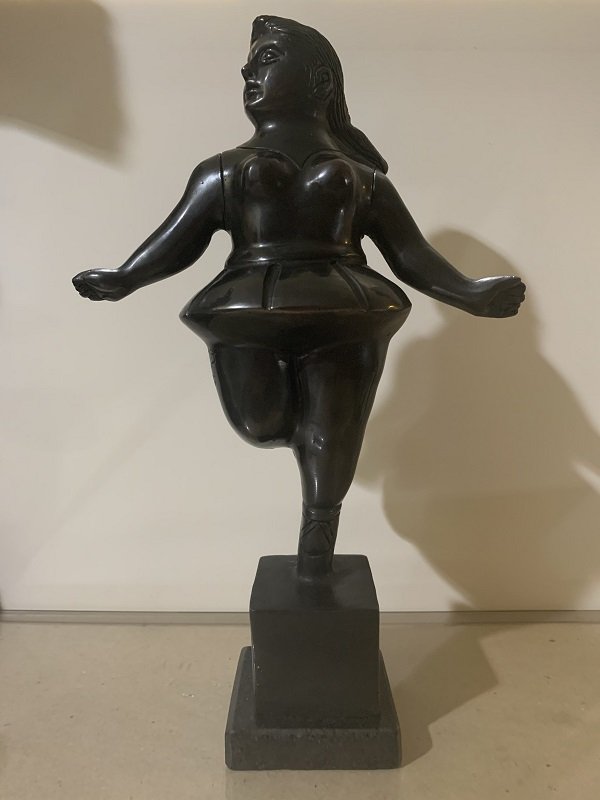 FERNANDO BOTERO. BRONZE SCULPTURE. BAILARINA .: FERNANDO BOTERO. BRONZE SCULPTURE. BAILARINA . attrib-Certificated of authenticity. SIZE: 13"H X 8"W X 4.5"D SHIPPING IN USA $159.00
