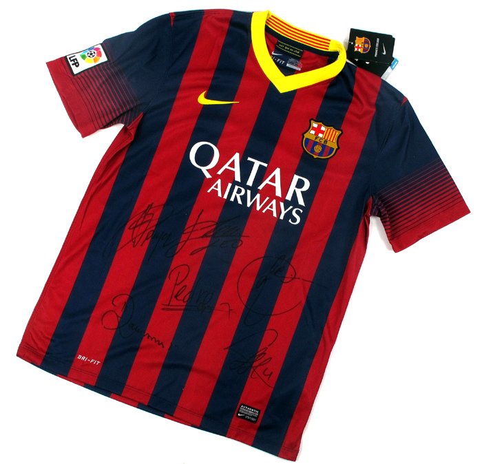 Football, FC Barcelona, 2013/14, signed home jersey.: Jersey signed to the front in black felt tip pen by 6 players including Lionel Messi, Pedro and Cesc Fabregas. This lot is offered on behalf of a charitable trust set up to help the Grogan family in T