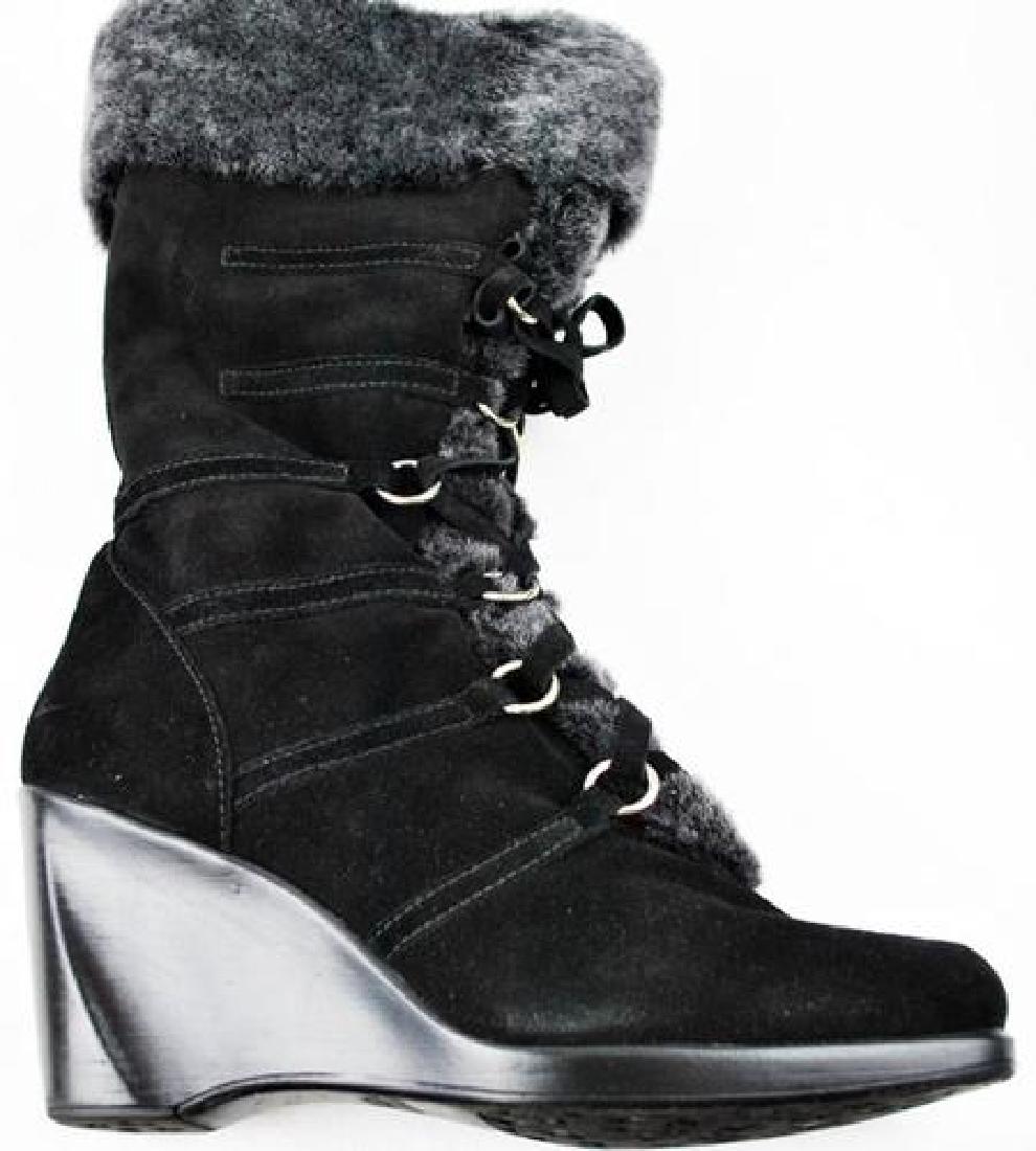 Stuart Weitzman womenâ€™s boot: Stuart Weitzman womenâ€™s boot. Size: 9M. Country of Origin: Italy.