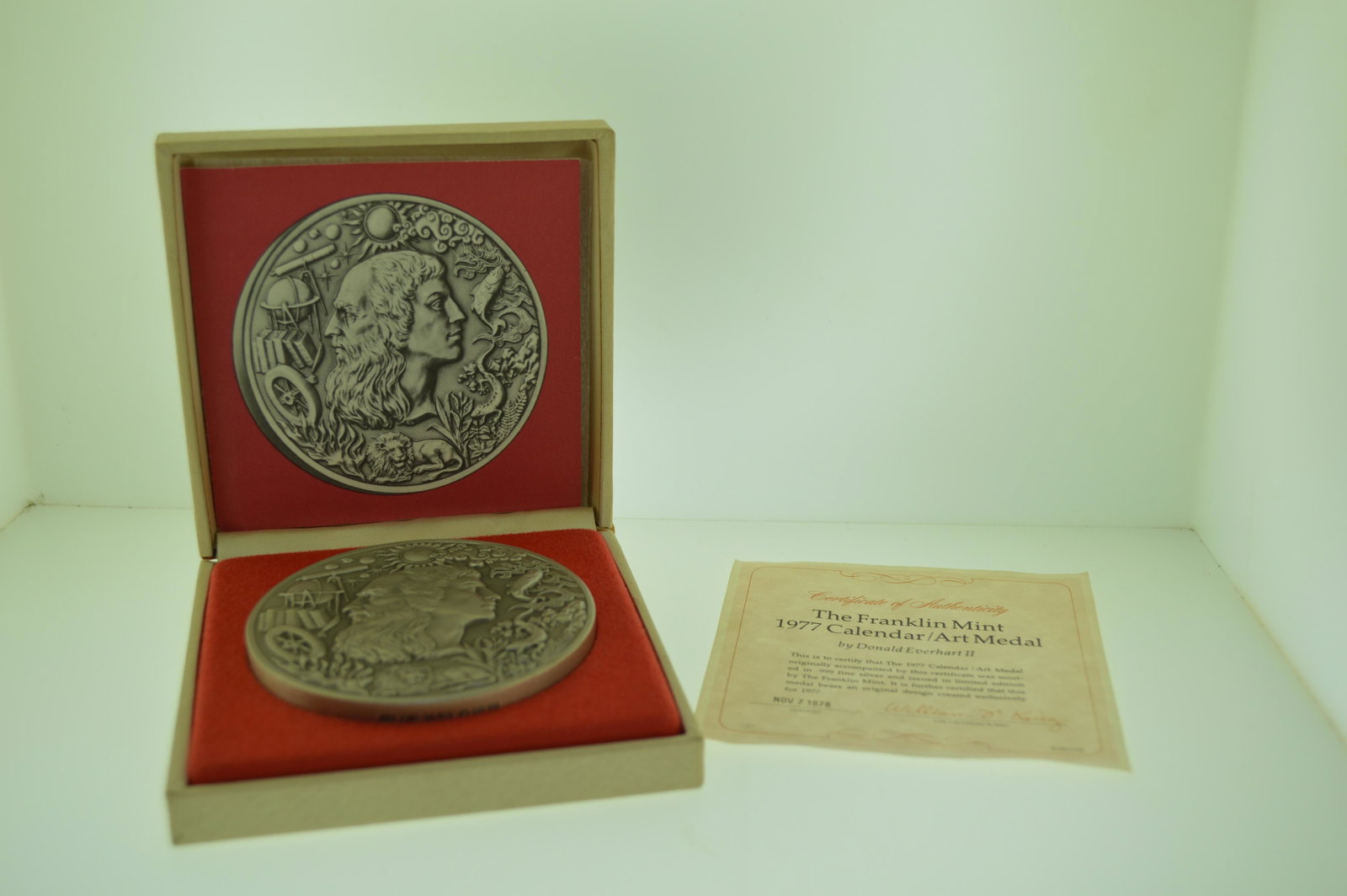 The Franklin Mint 1977 Calendar Art Metal: 10 oz .999 Fine Silver The Franklin Mint 1977 Calendar Art Metal. 3 inches diameter.