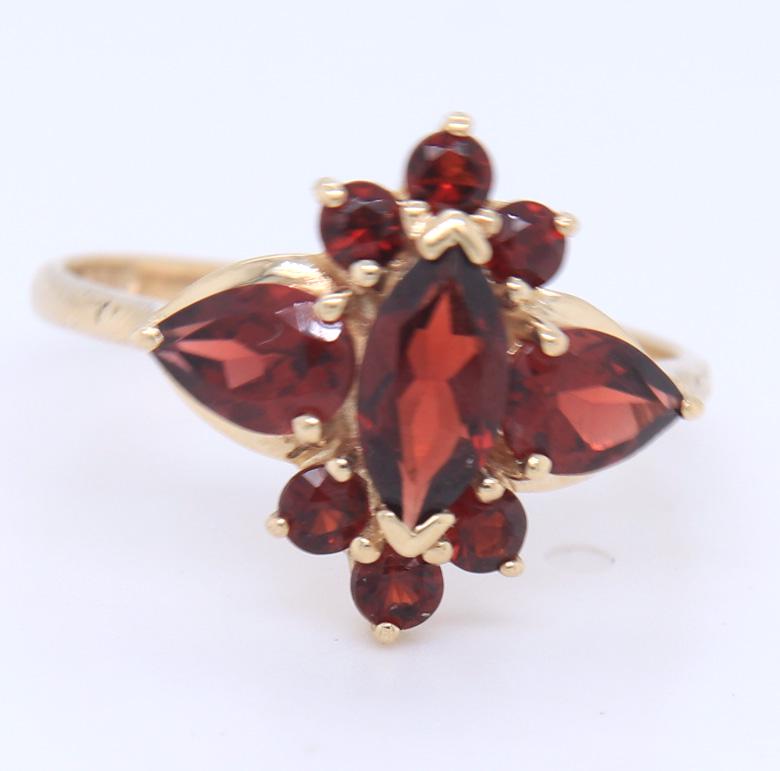 Gorgeous Yellow Gold Garnet Ring (1 of 4)