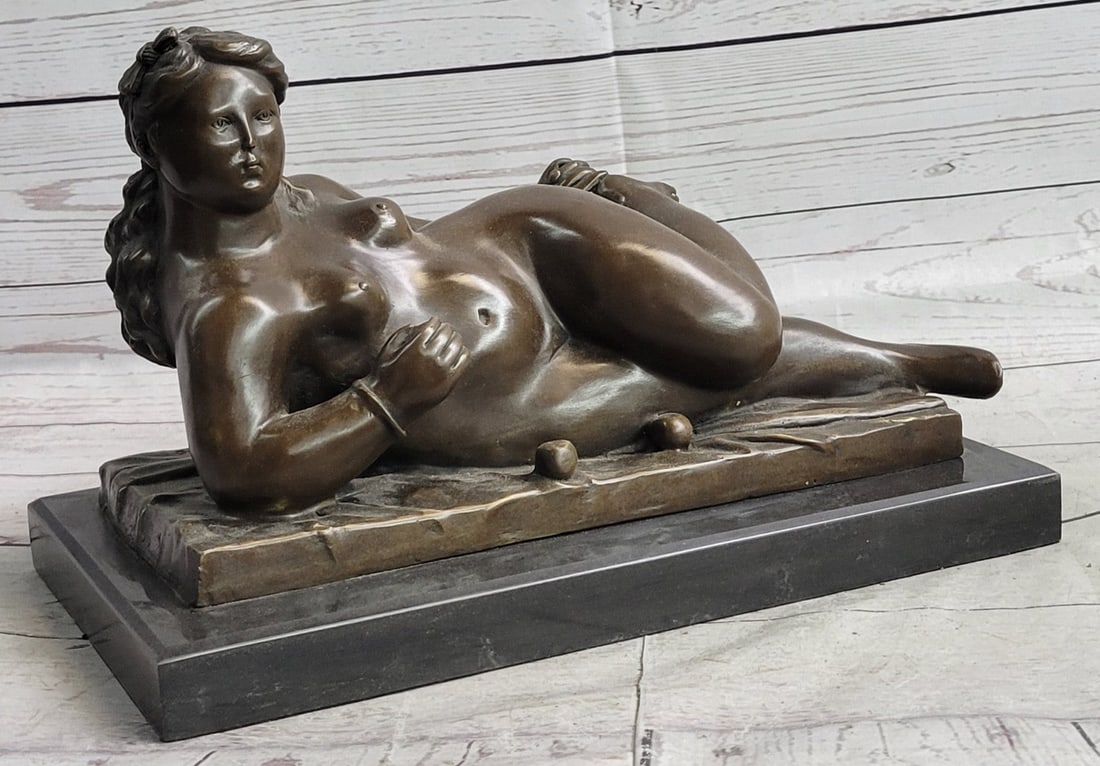 BOTERO DECORATIVE BRONZE SCULPTURE SLEEPING WOMAN HOT CAST FIGURINE FIGURE DECOR: True to the artist Botero's abstract and representational style, the woman is proportionally exaggerated, giving a defined plumpness to every part of her form. The pleasantly full-figured lady lays on