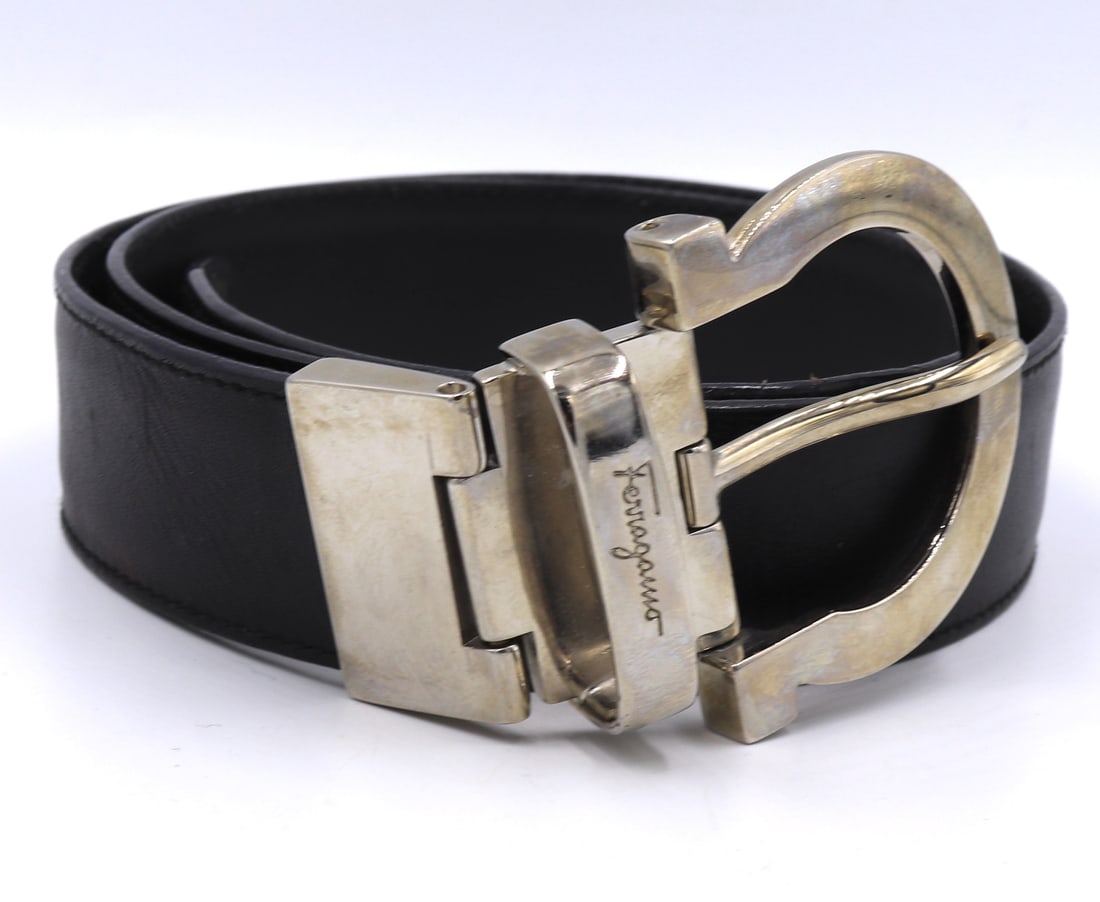 Ferragamo black leather ladies belt: Ferragamo black leather ladies belt. Size 23. Made in Italy.
