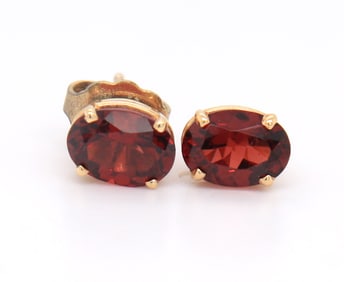 Garnet Stud Earrings in Yellow Gold