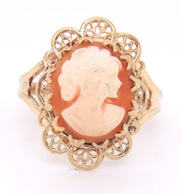 Handsome Yellow Gold Cameo Style Ring