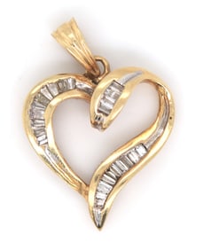 10kt Yellow gold diamond heart shaped pendant