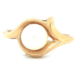 10kt Yellow gold fresh water pearl ring
