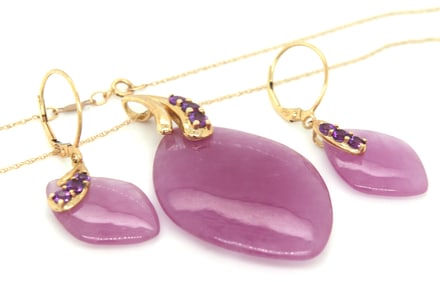 Set of 14kt Yellow gold Jade and amethyst pendant on chain necklace and matching dangle earrings