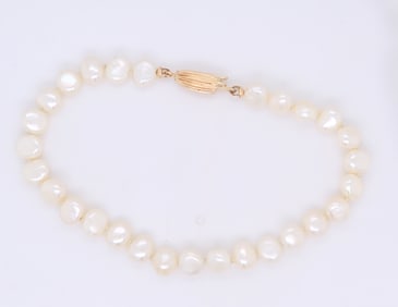 Fresh Water Pearl Bracelet with Gold Clasp