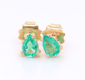 Fantastic 18kt Yellow Gold Pear Shaped Emerald Stud Earrings