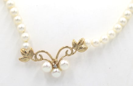 Fresh water pearl necklace with gold accents and clasp