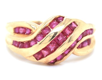 14kt Yellow gold ruby ring