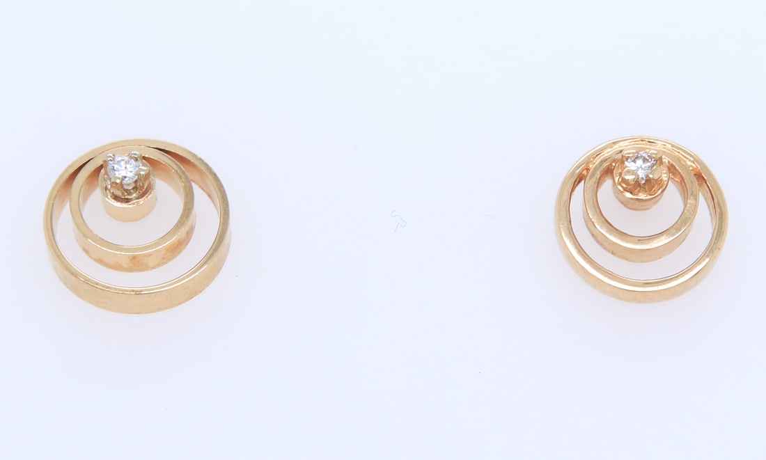 10kt Yellow gold double circle diamond stud (1 of 4)