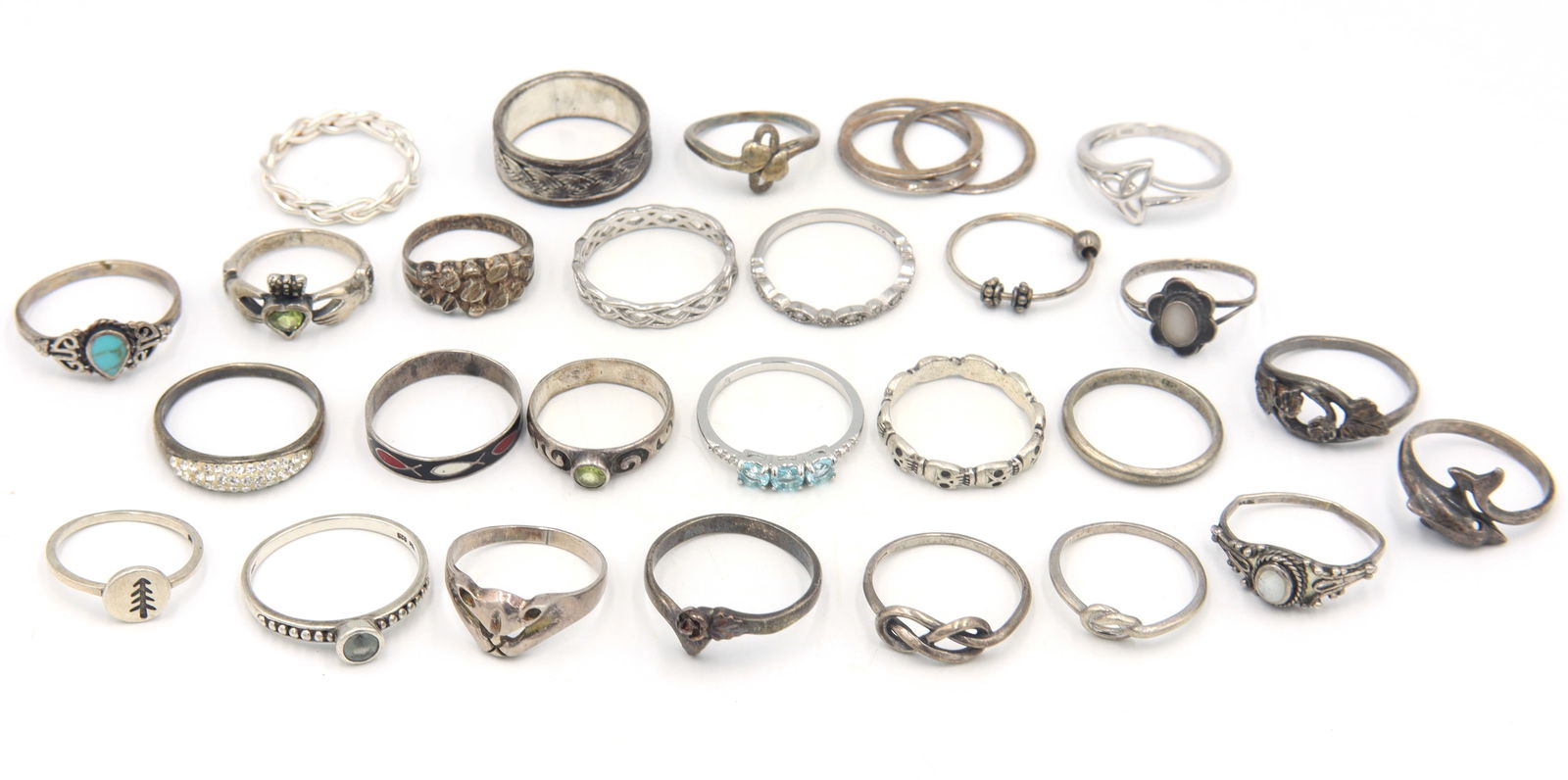 Group lot of Vintage 925 sterling silver rings: Group lot of Vintage 925 sterling silver rings. Total weight of lot is 51.4 grams.