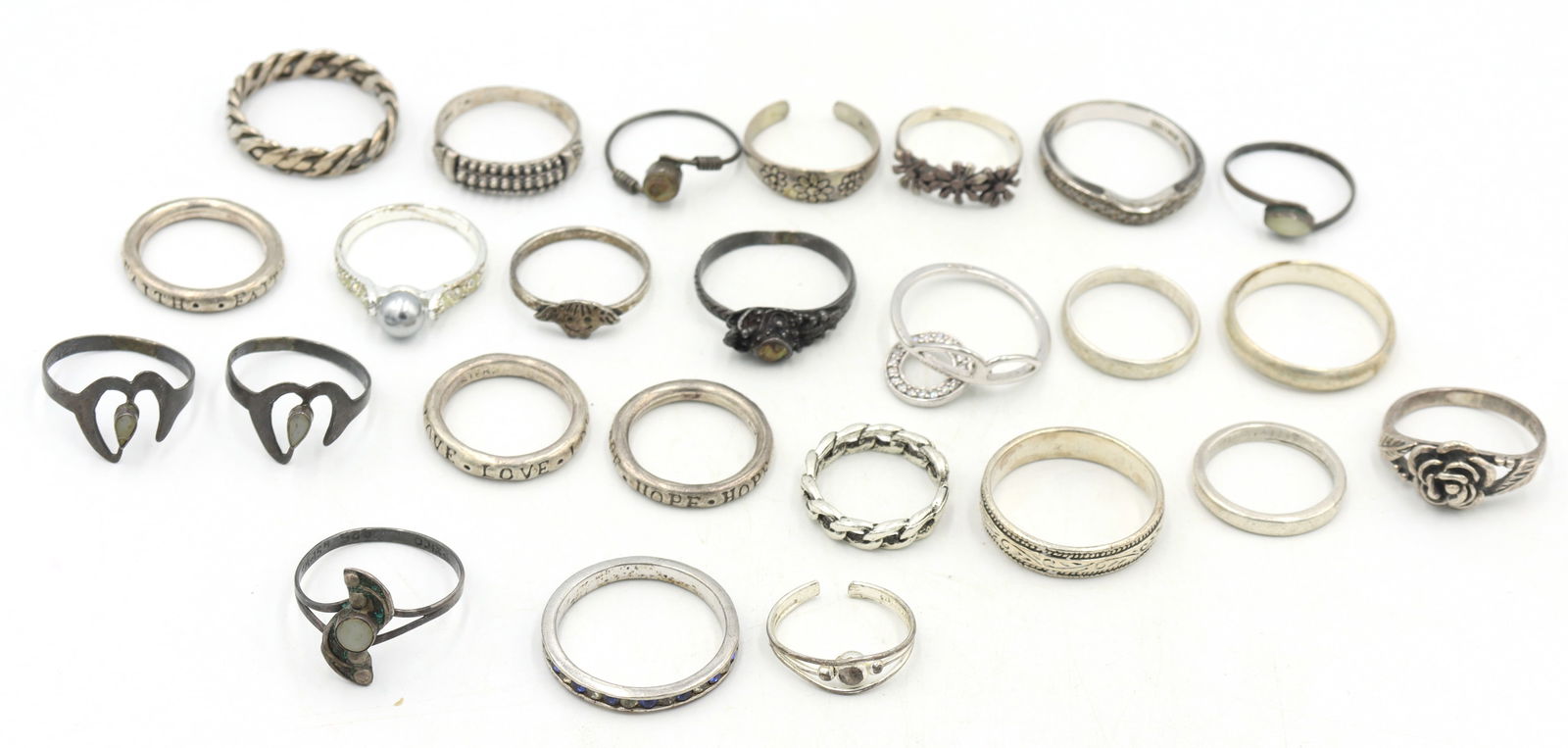 Group lot of Vintage 925 sterling silver rings: Group lot of Vintage 925 sterling silver rings. Total weight of lot is 53.1 grams.