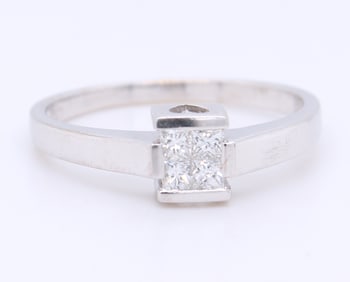 Sparkling 18kt White Gold approximate 0.25ctw Princess Cut Invisible Set Ring