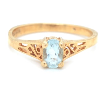 Oval blue topaz ring in 10kt yellow gold