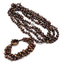 Set of brown pearl necklace and bracelet