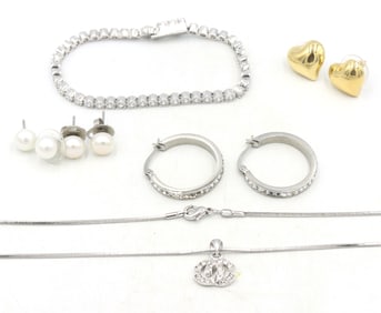 Lot of fashion jewelry