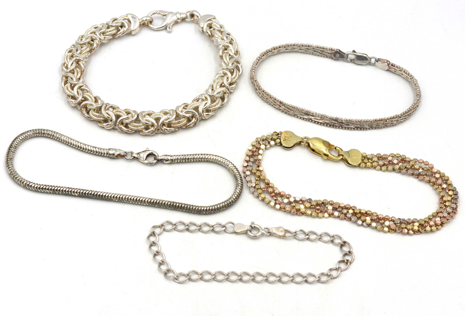 Vintage 925 sterling silver group lot of 5 bracelets: Vintage 925 sterling silver group lot of 5 bracelets. The total weight of the lot is 50.1 grams.