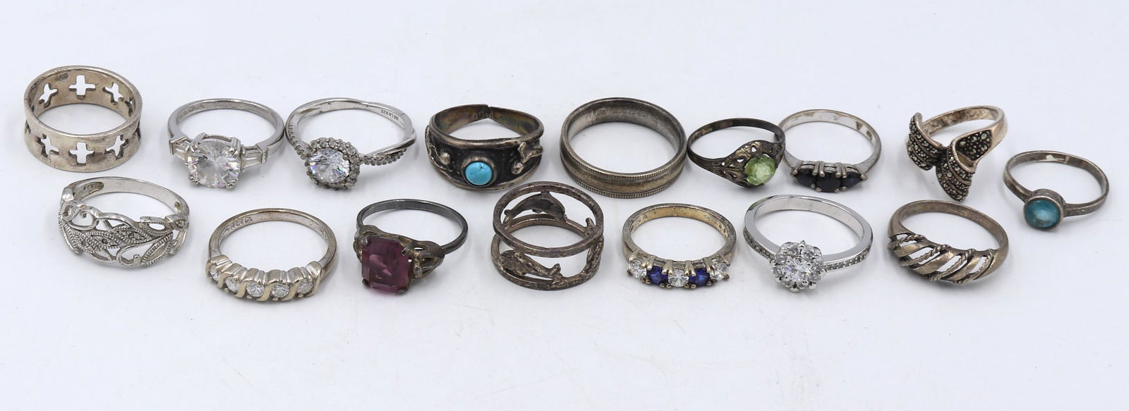 Group lot of Vintage 925 sterling silver rings: Group lot of Vintage 925 sterling silver rings. Total weight of lot 49.3 grams.