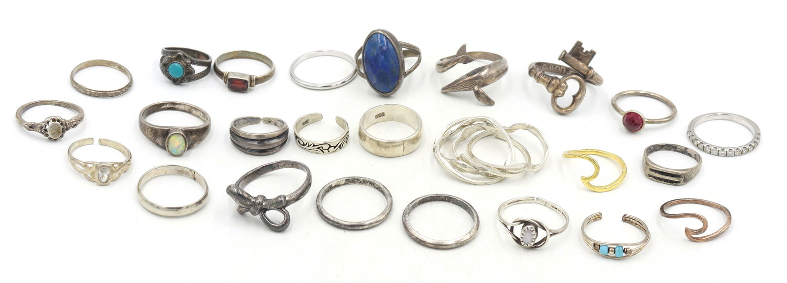 Group lot of Vintage 925 sterling silver rings: Group lot of Vintage 925 sterling silver rings. Total weight of lot is 52.3 grams.