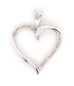 10kt White gold heart shaped diamond pendant