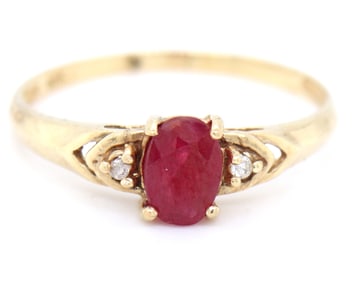 10kt Yellow gold garnet ring