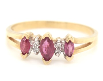 10kt Yellow gold marquise garnet ring