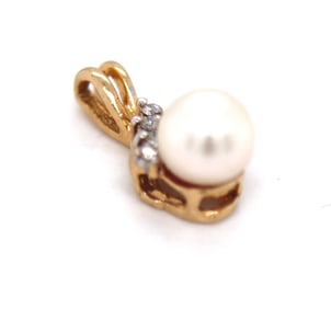 14kt Yellow gold pearl and diamond pendant