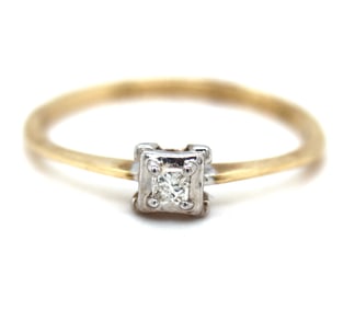 10kt Yellow gold princess cut diamond ring