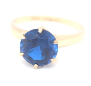 10kt Yellow gold round brilliant cut Corundum ring