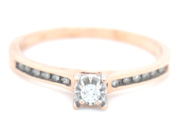 10kt Rose gold diamond ring