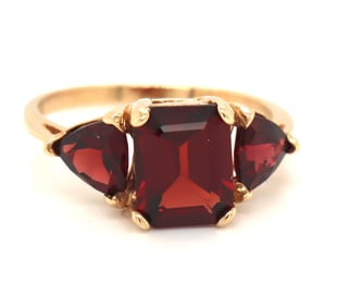 10kt Yellow gold emerald and triangle cut garnet cocktail ring