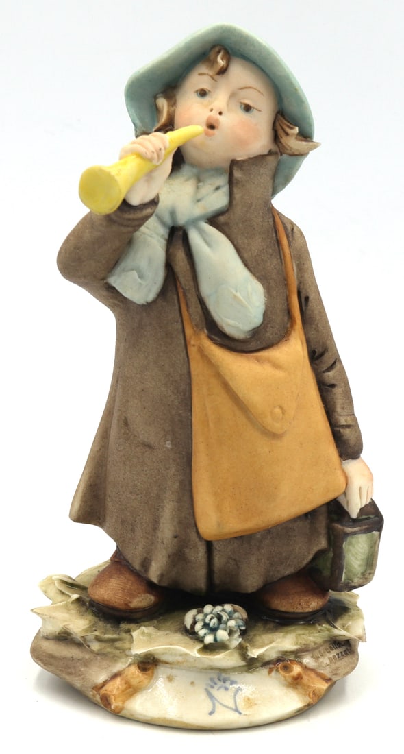 Vintage 70's Capodimonte porcelain shepherd statue: Vintage 70's Capodimonte porcelain signed shepherd statue. 5.5 inches tall.