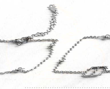 Stainless steel adjustable bracelet: Stainless steel adjustable 7-8 inch bracelet. The total weight of the bracelet is 1.9 grams.