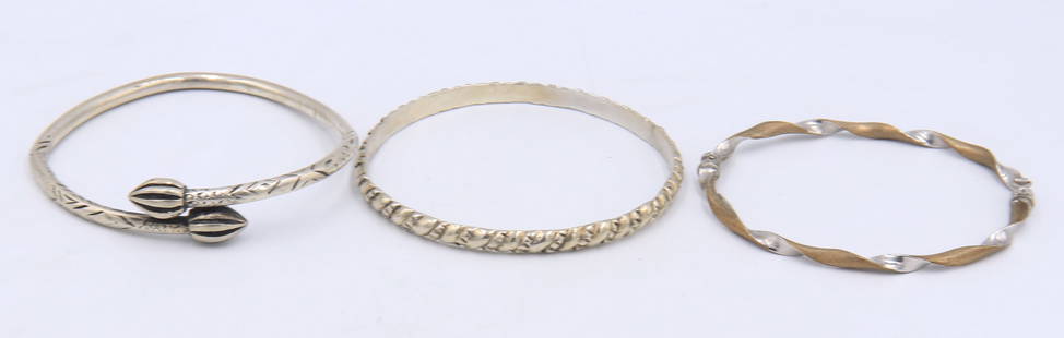 Group lot of 3 vintage 925 sterling silver bangles: Group lot of 3 vintage 925 sterling silver bangles. Total weight of lot 58.6 grams.