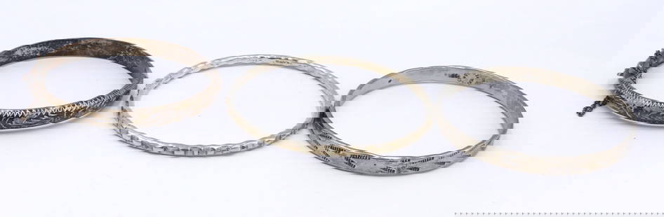Group lot of 3 vintage 925 sterling silver bangles: Group lot of 3 vintage 925 sterling silver bangles. Total weight of lot 44.1 grams.