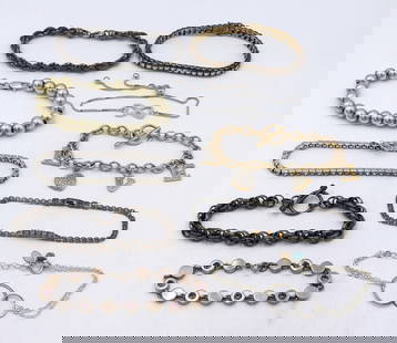 Group lot of vintage 925 sterling silver bracelets: Group lot of vintage 925 sterling silver bracelets. Total weight of lot 106.7 grams.