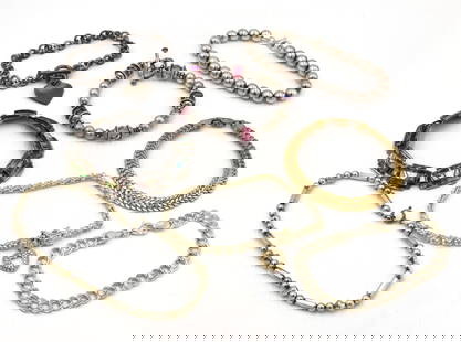 Group lot of 8 Vintage 925 sterling silver bracelets: Group lot of 8 Vintage 925 sterling silver bracelets. Total weight of lot 97.6 grams.
