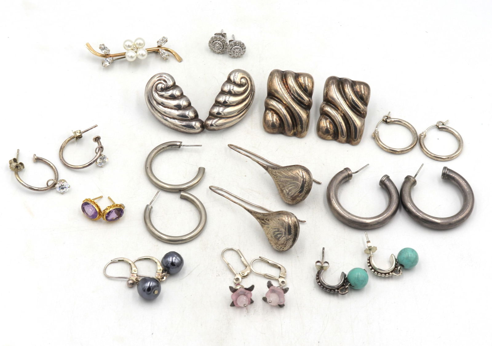 Group lot of Vintage 925 sterling silver earrings: Group lot of Vintage 925 sterling silver earrings. Total weight of lot is 43.84 grams.