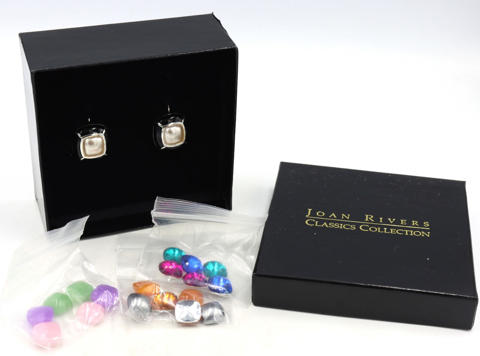 Joan Rivers Pearl earrings clip on (1 of 6)