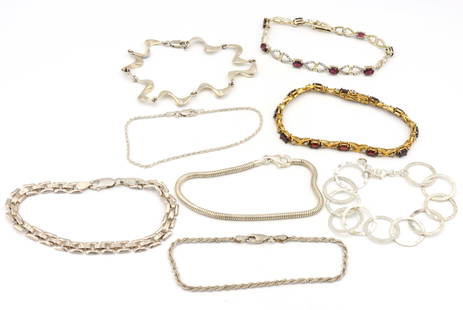 Group lot of Vintage 925 sterling silver bracelets: Group lot of Vintage 925 sterling silver bracelets. Total weight of lot is 58.4 grams.