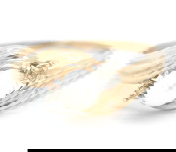 10kt Yellow gold pearl ring: 10kt Yellow gold pearl ring. Total weight of ring is 1.6 grams. Ring size 5"