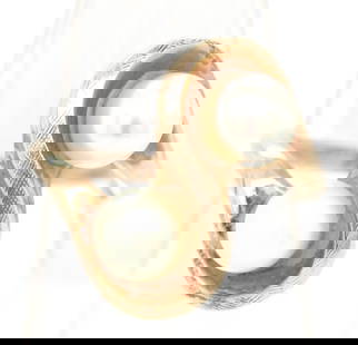 10kt Yellow gold double pearl ring: 10kt Yellow gold double pearl ring. Total weight of ring is 3.2 grams. Ring size 5"