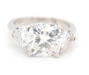 Platinum 4.02ctw square cushion cut lab grown diamond engagement ring: Platinum approximate 4.02ctw square cushion cut lab grown diamond engagement ring. Color E and VVS2 Clarity. The total weight of the ring is 7.9 grams. Ring size 6". Comes with IGI Cert.