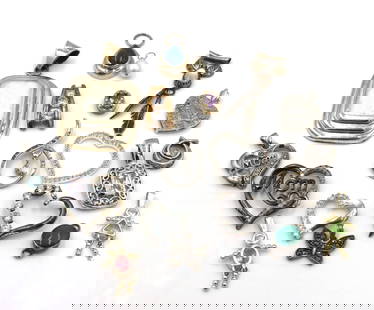 Group lot of Vintage 925 sterling silver pendants: Group lot of Vintage 925 sterling silver pendants. The total weight of the lot is 53.1 grams.