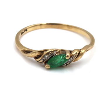 10kt Yellow gold emerald cocktail ring: 10kt Yellow gold emerald cocktail ring. The total weight of the ring is 1.1 grams. Ring size 6".